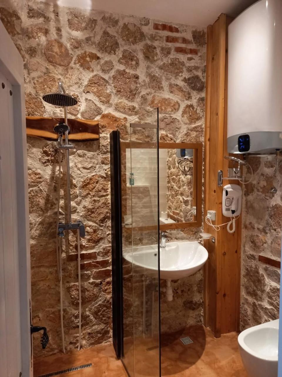 Rahoni Park & Suites Dhërmi Chambre photo